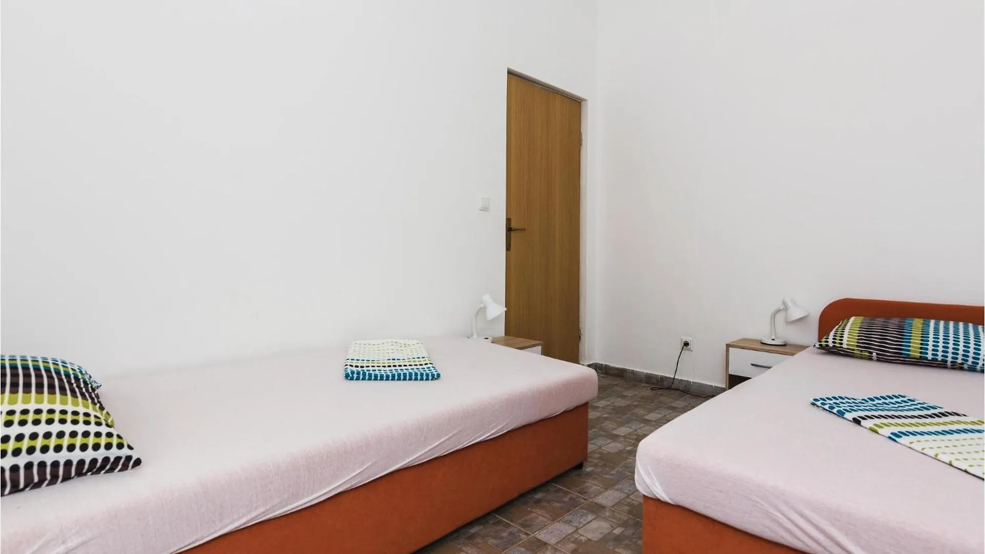 2 Bedroom Gorgeous Apartment In Vir Croatia