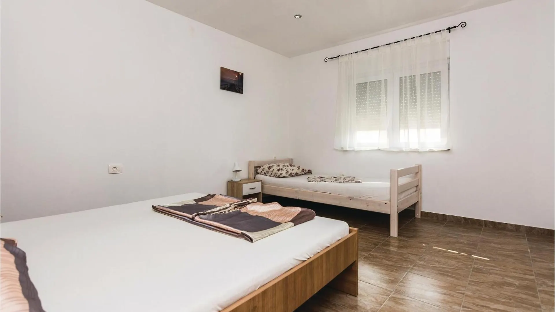 2 Bedroom Gorgeous Apartment In Vir