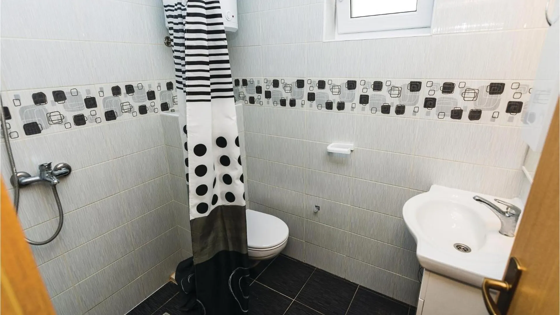 2 Bedroom Gorgeous Apartment In Vir 0*,