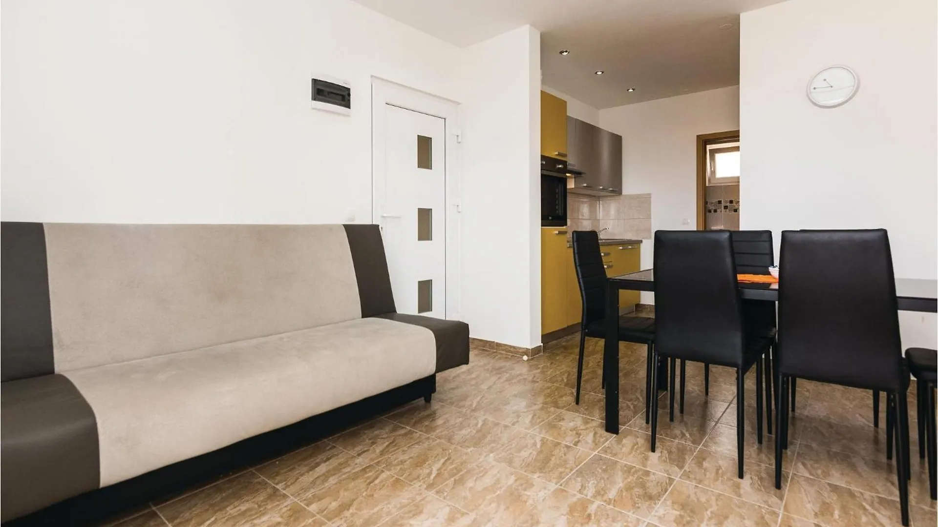 2 Bedroom Gorgeous Apartment In Vir