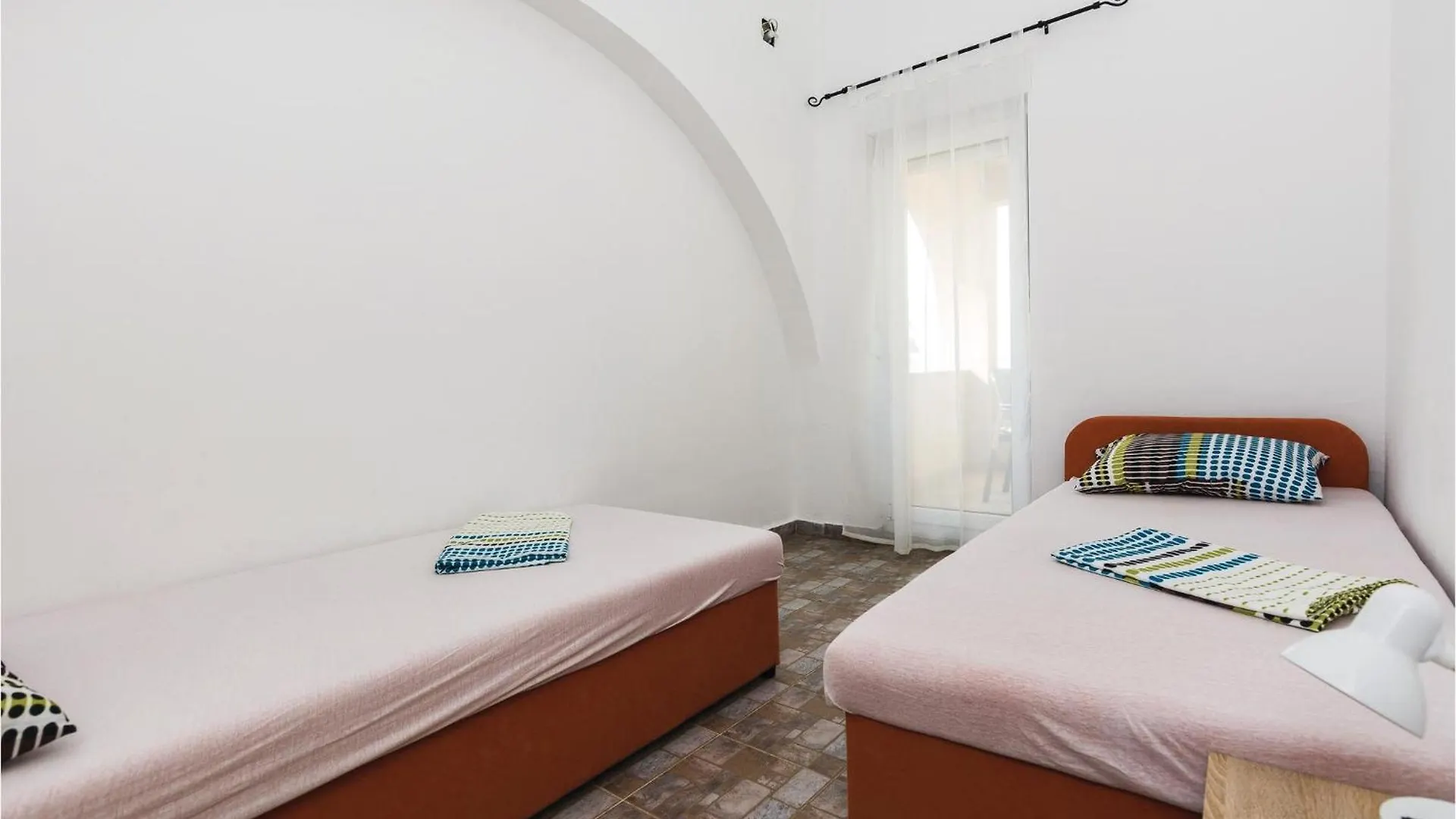 2 Bedroom Gorgeous Apartment In Vir