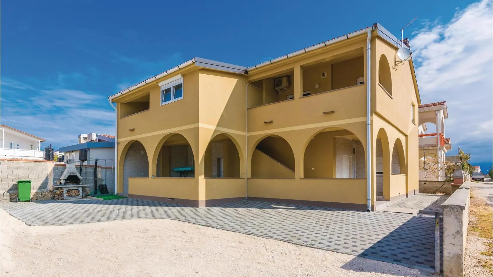 2 Bedroom Gorgeous Apartment In Vir